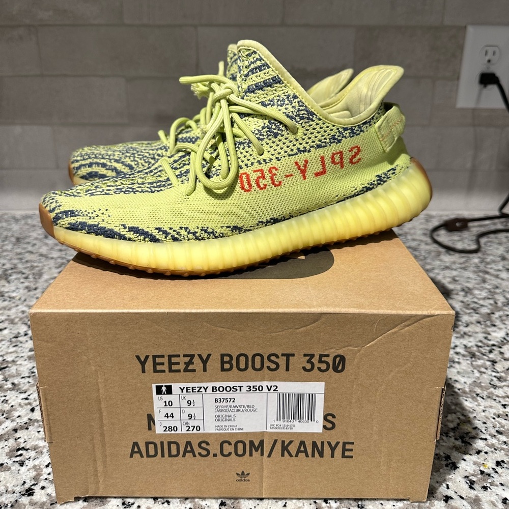 Yeezy 350 Boost - Frozen Yellow sz 10